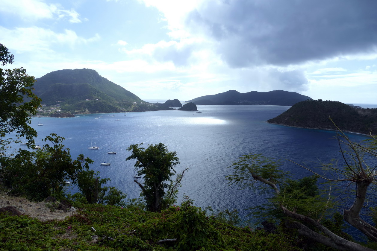 23. L'archipel des Saintes ; la Grande baie