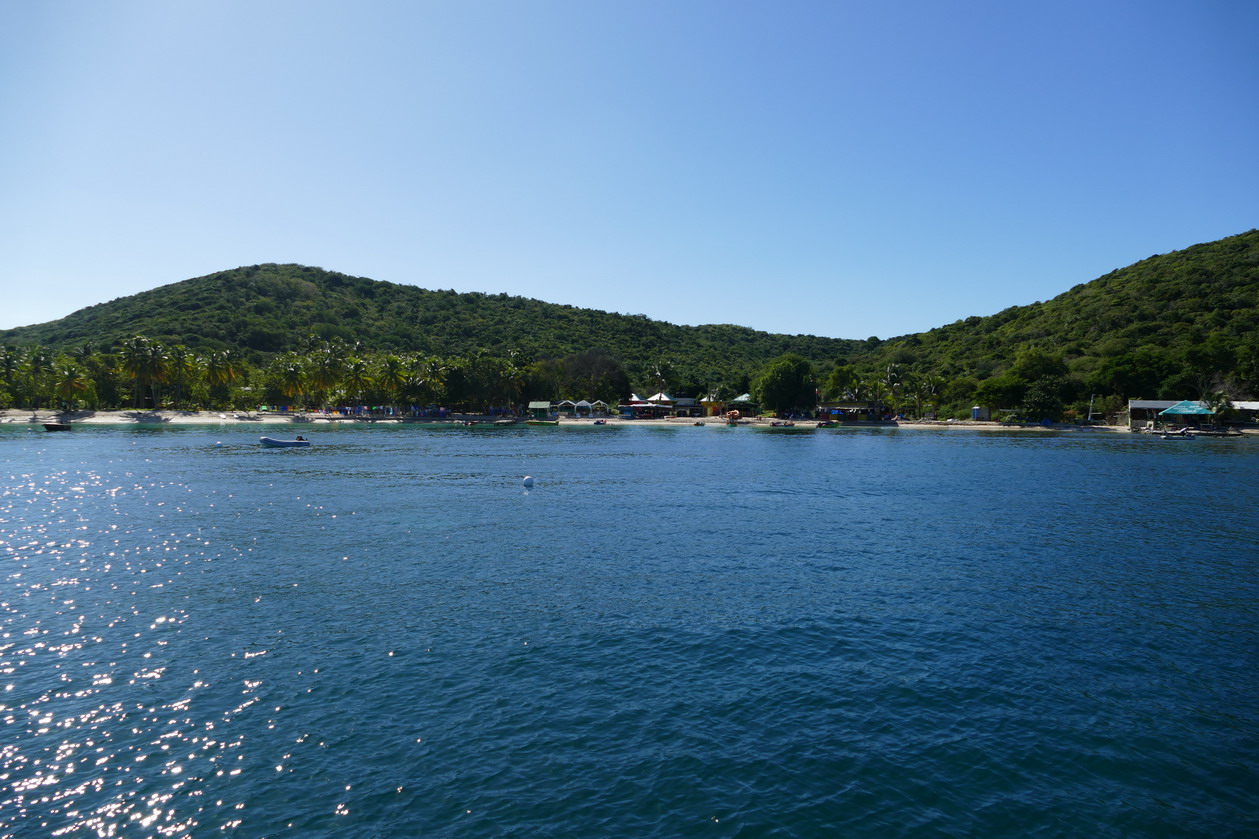 24. Mayreau, Salt whistle bay ; le matin suivant, la baie est vide