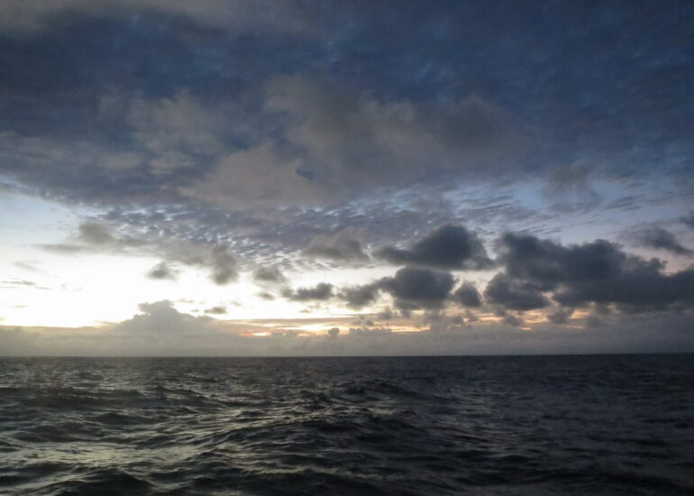 24. Noirs nuages