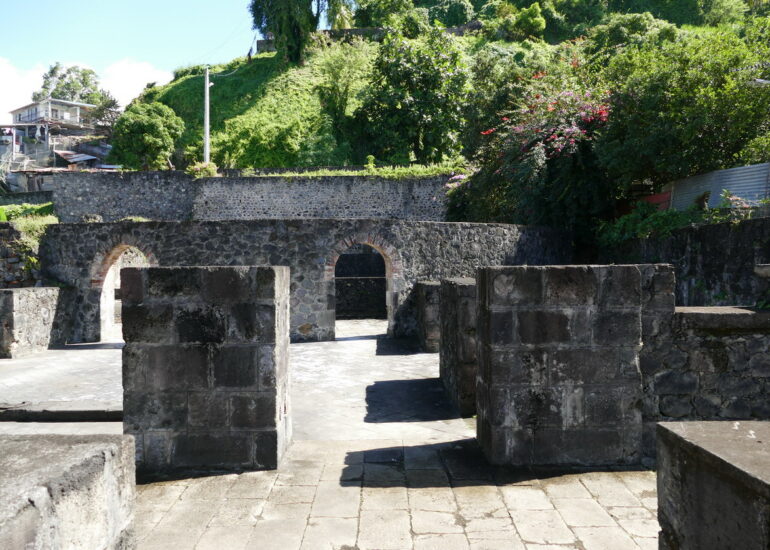 24. Saint-Pierre ; le théâtre détruit