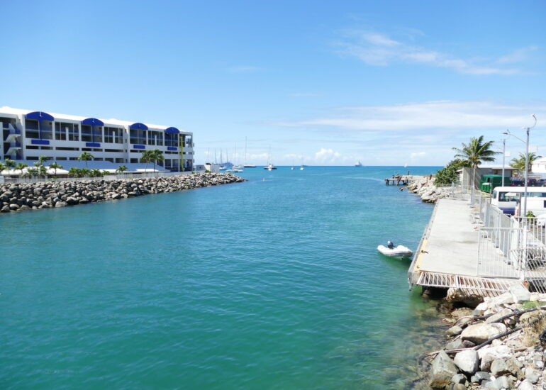 24. Sint Maarten, Simpson bay lagoon ; pourtant, l'entrée est étroite