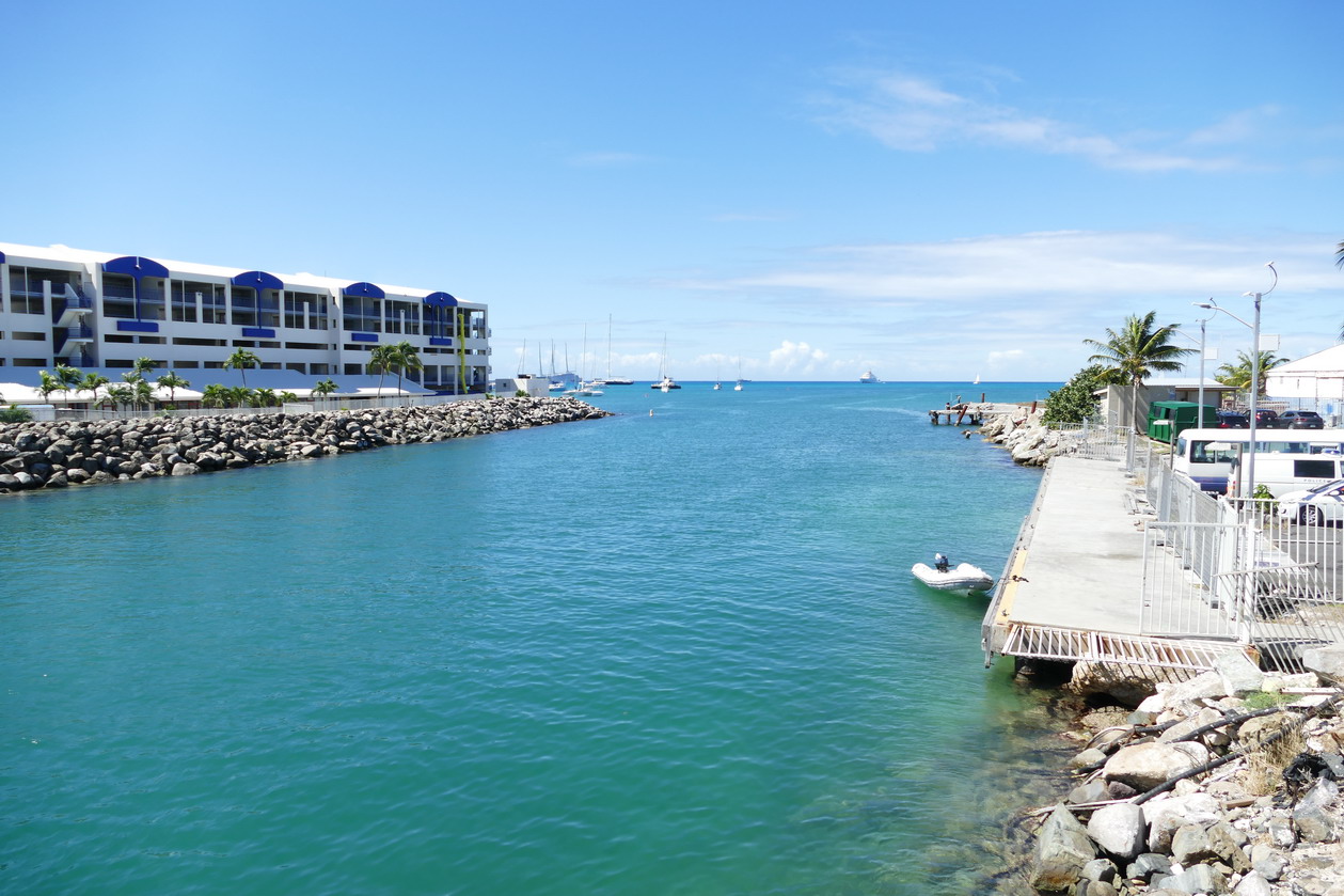 24. Sint Maarten, Simpson bay lagoon ; pourtant, l'entrée est étroite