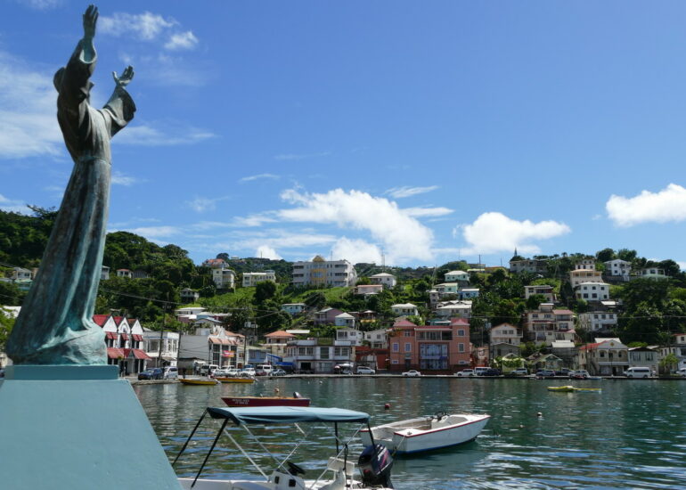 24. St George's harbour, the Christ of the Abysses, en souvenir de l'incendie qui a détruit le Bianca C