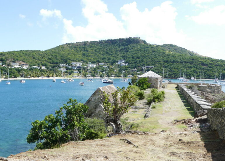 25. Antigua, English harbour, Freemans bay de Berkeley point