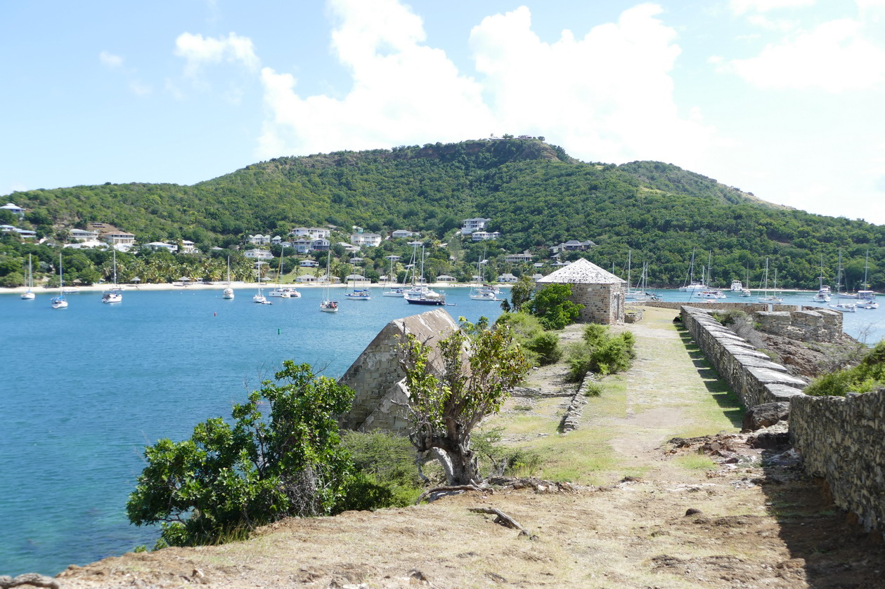 25. Antigua, English harbour, Freemans bay de Berkeley point