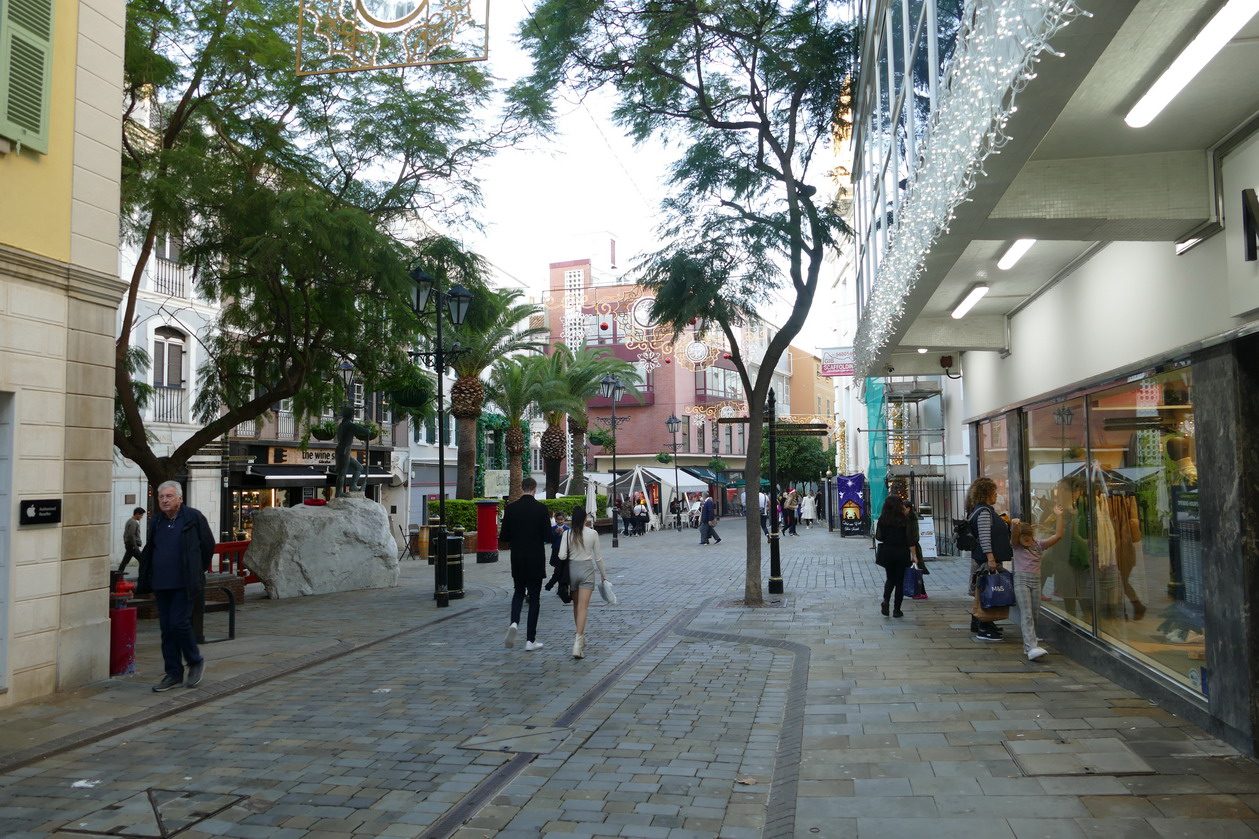 25. Gibraltar, Main street