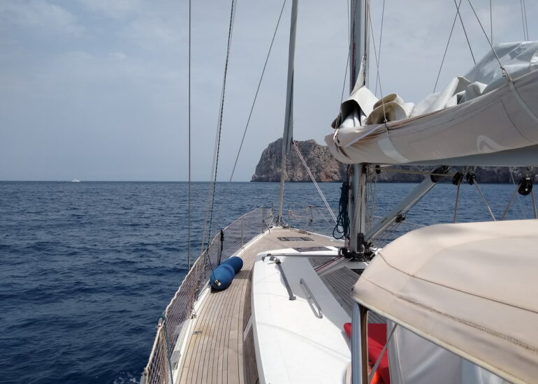 25. La côte NW, au loin le cap Formentor