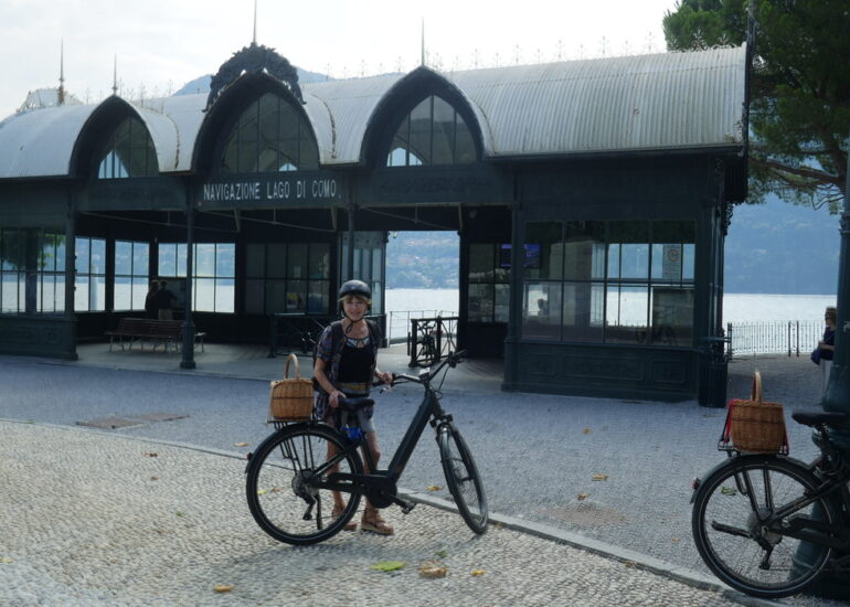 25. Lac de Côme, l'embarcadère de Cernobbio, départ de notre croisière vers Bellaghio (sans vélos)