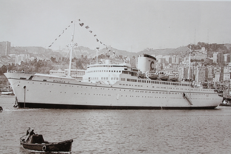 25. Le Bianca C, paquebot construit en France, ravagé par un incendie en 1961 dans le port de Grenade et coulé au large