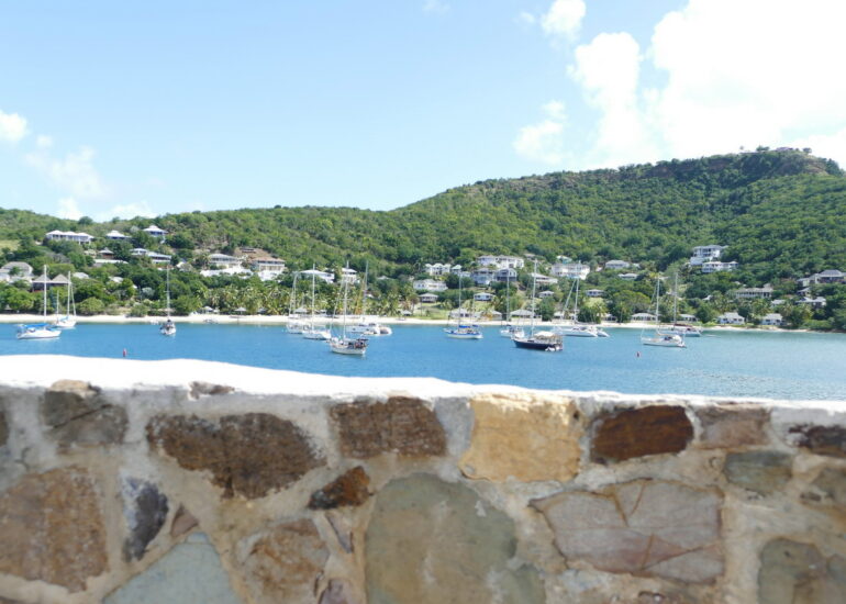 26. Antigua, English harbour, Freemans bay de Berkeley point