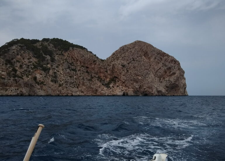 26. La pointe de la côte NW, le cap Formentor vu de l'autre côté