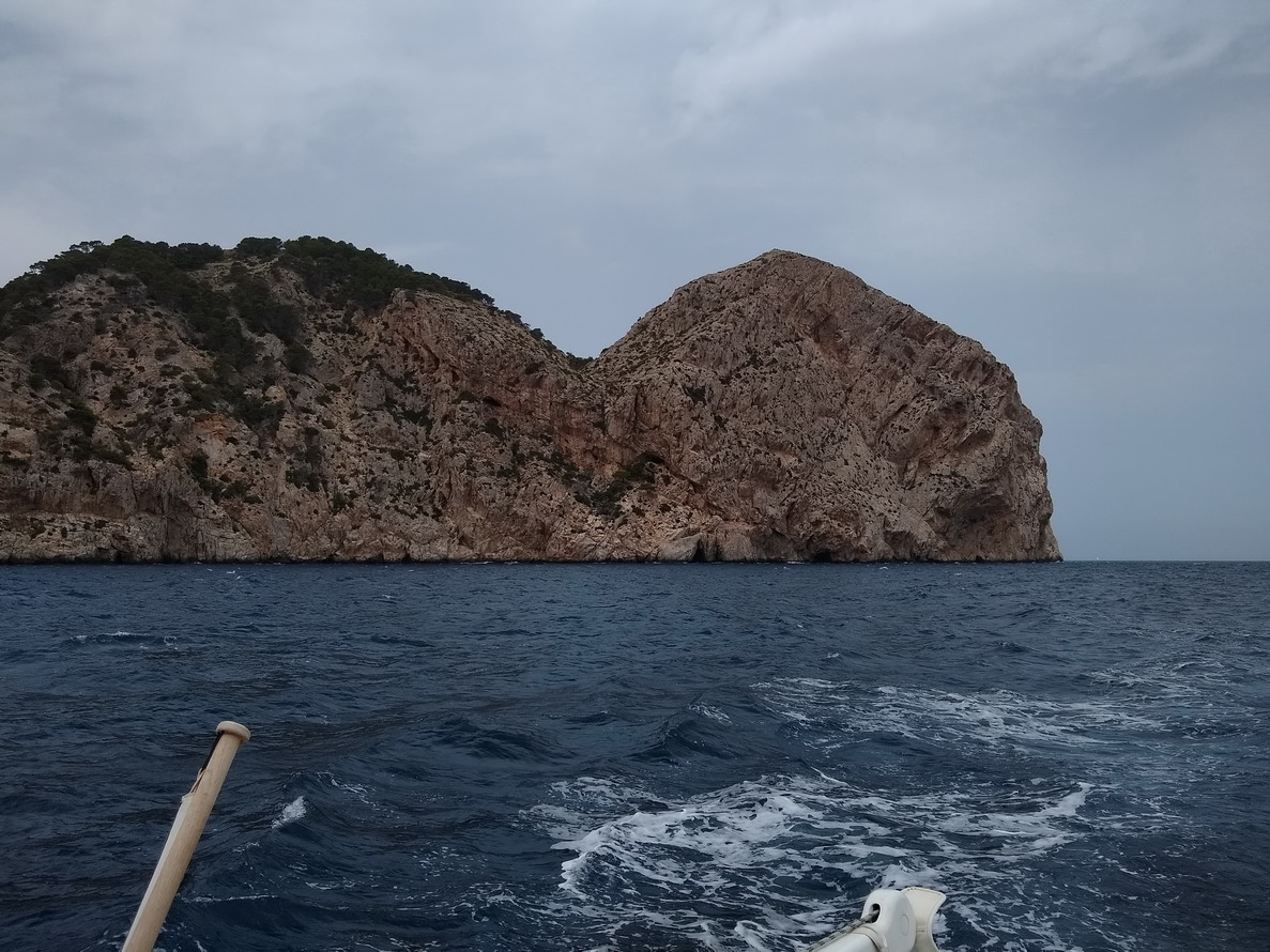 26. La pointe de la côte NW, le cap Formentor vu de l'autre côté