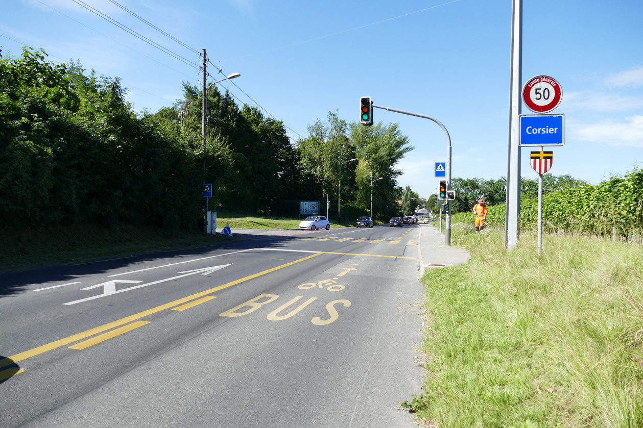 26. Lac Léman - ici, nous partageons la chaussée avec les bus