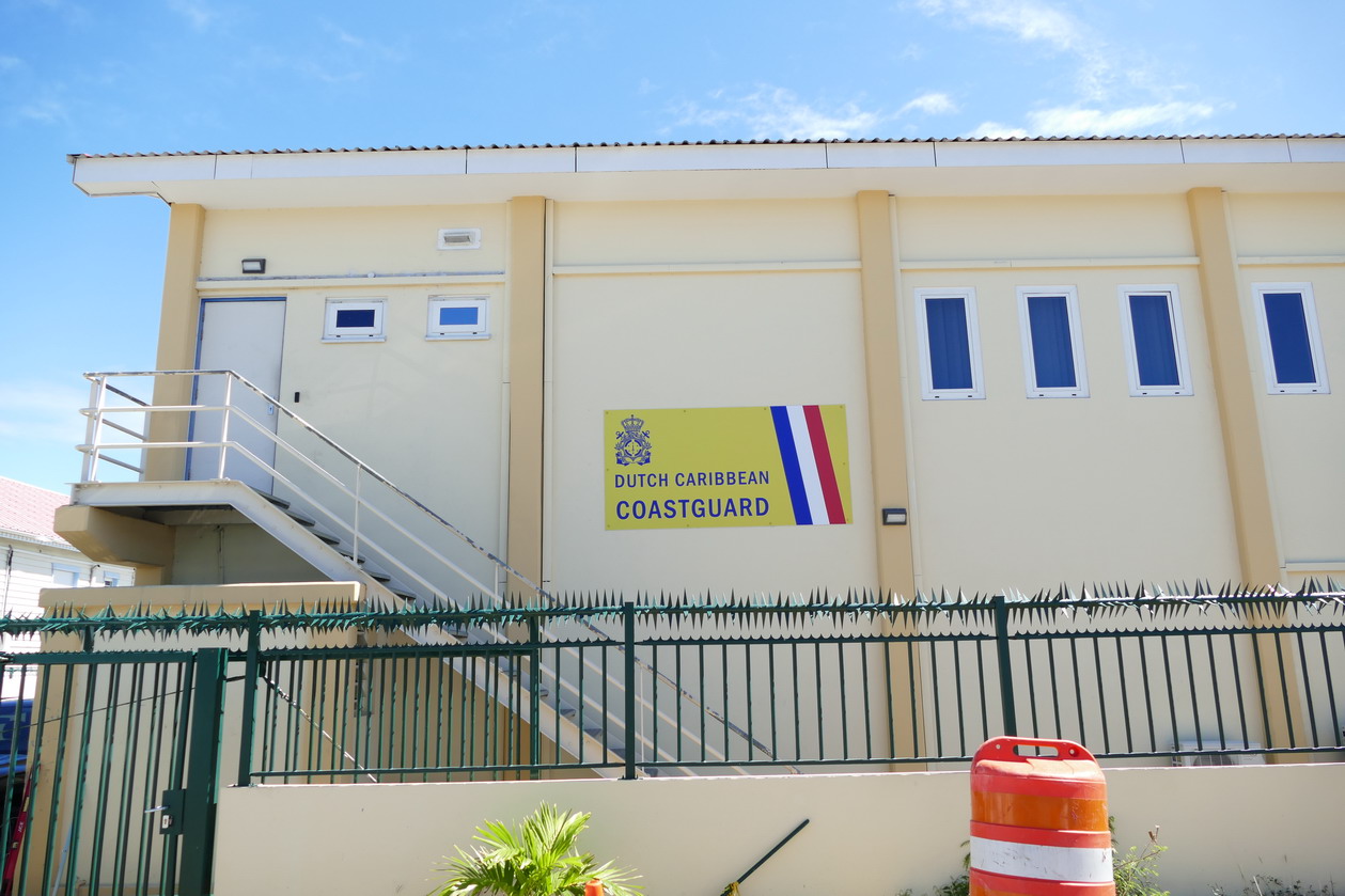 27. Sint Maarten, Maho beach ; la coastguard est bien protégée