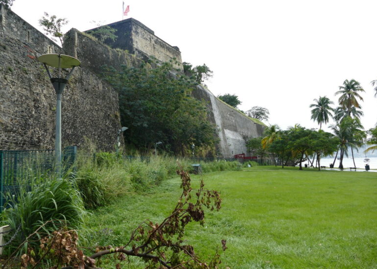 8. Fort-de-France ; le fort Saint-Louis a joué un rôle clé dans la défense de la ville