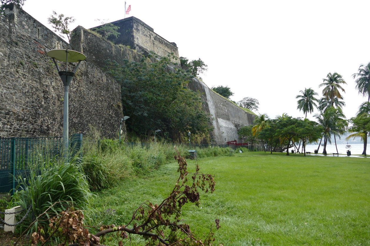 8. Fort-de-France ; le fort Saint-Louis a joué un rôle clé dans la défense de la ville