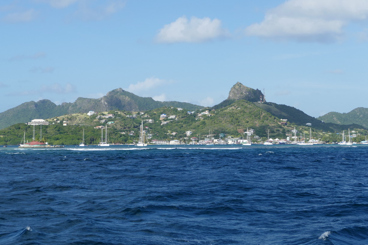 28. Le mouillage de Clifton harbour, vu de l'autre côté du reef