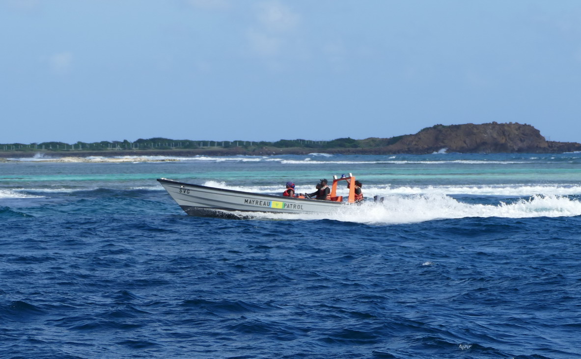 29. Bateau de police en patrouille