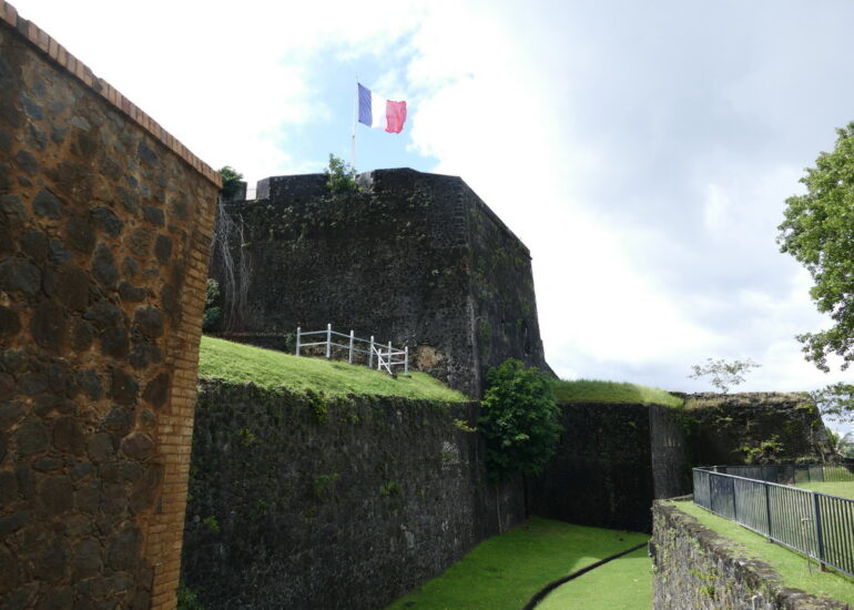 29. Fort-de-France ; le fort Saint-Louis a joué un rôle clé dans la défense de la ville
