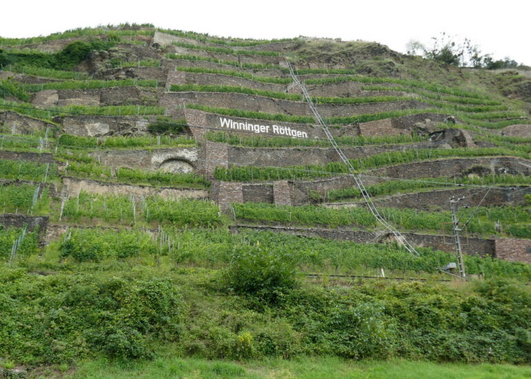 26. La vallée de la Moselle avant le confluent