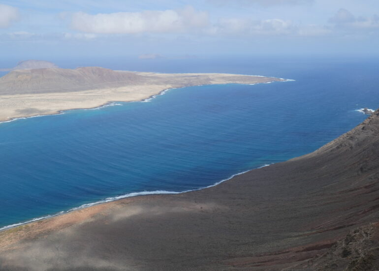 29. Lanzarote, le mirador del Rio, d'où on surplombe l'île de La Graciosa