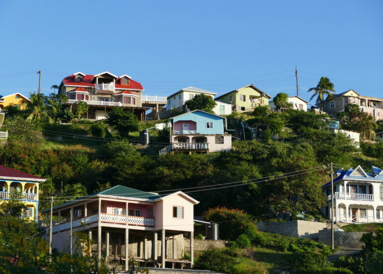 30. Canouan, Charlestown, des maisons de type néo-colonial