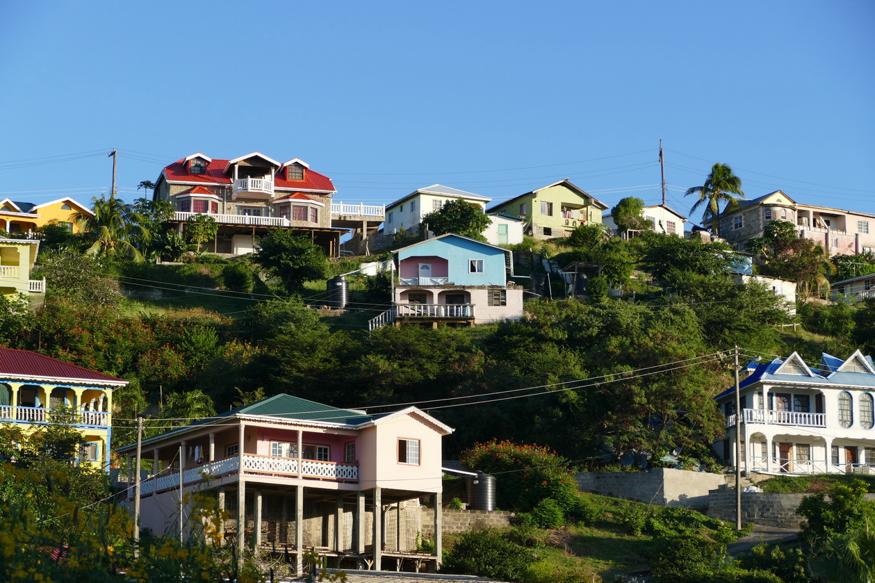 30. Canouan, Charlestown, des maisons de type néo-colonial