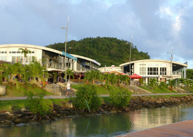 30. La Martinique, le Marin, la capitainerie et les bars restaurants