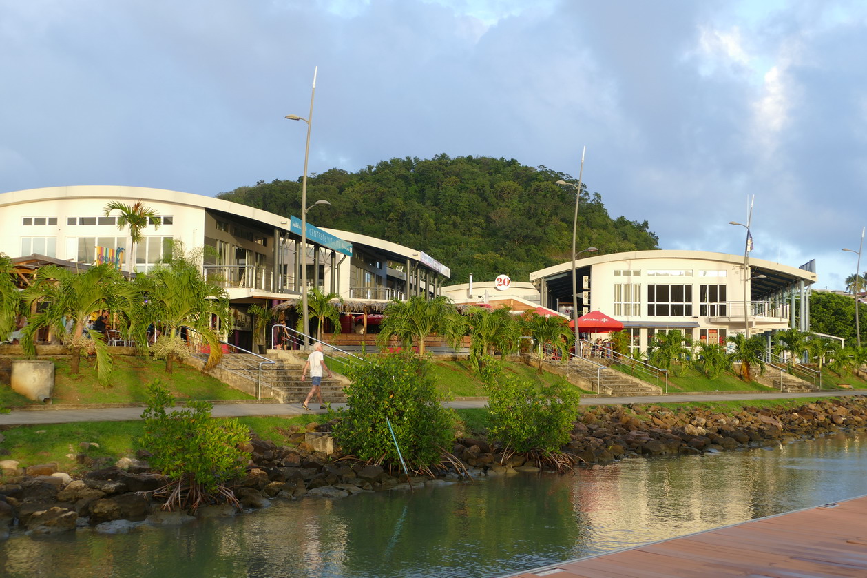 30. La Martinique, le Marin, la capitainerie et les bars restaurants