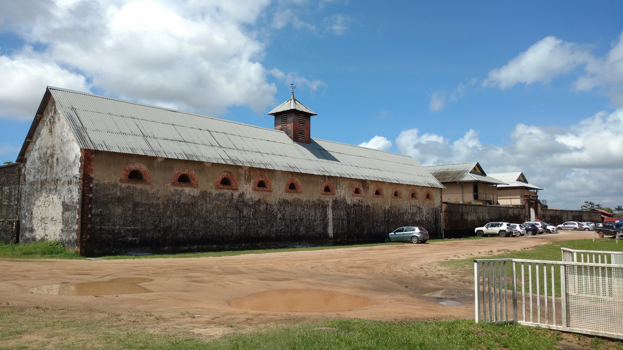 30. St Laurent du Maroni, commune pénitentiaire ; le centre de transportation (ou centre de tri du bagne)