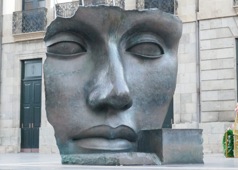30. Ténérife nord, Santa Cruz, sculpture d'Igor Mitoraj