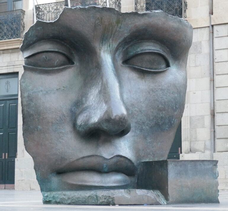 30. Ténérife nord, Santa Cruz, sculpture d'Igor Mitoraj