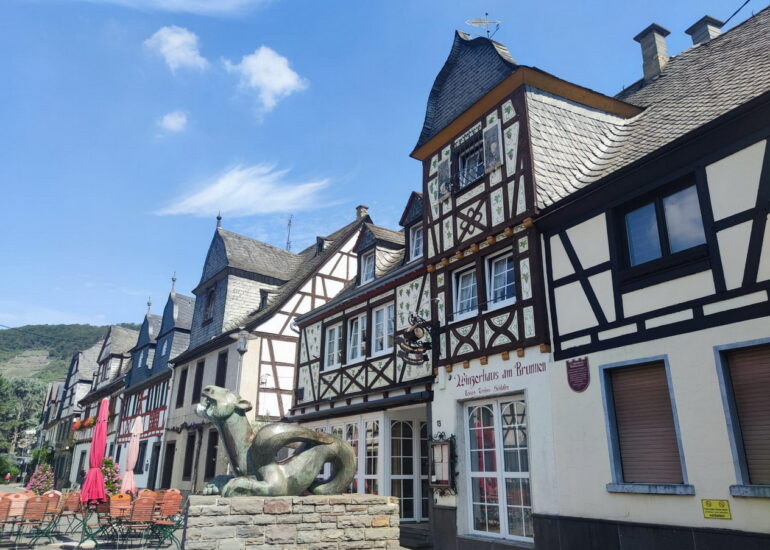 28. La vallée de la Moselle avant le confluent