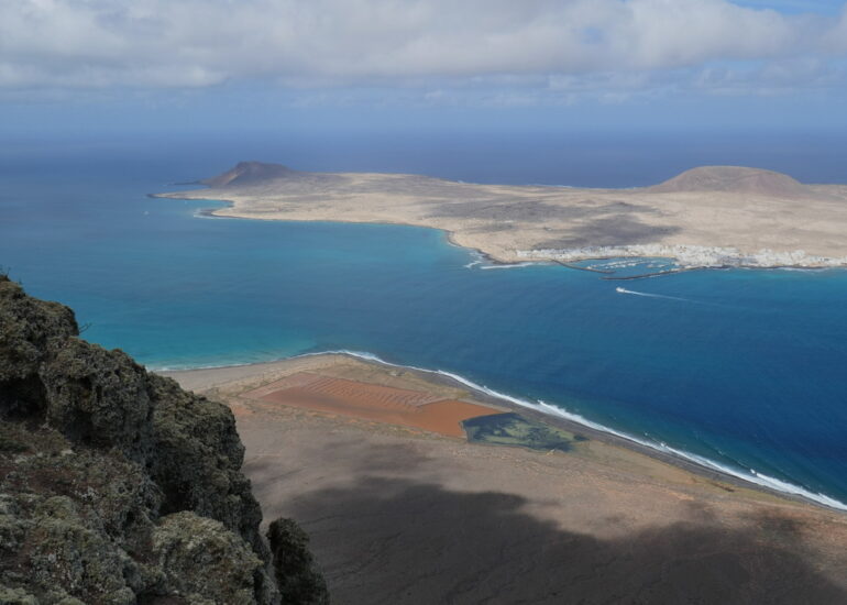 31. Lanzarote, le mirador del Rio, d'où on surplombe l'île de La Graciosa
