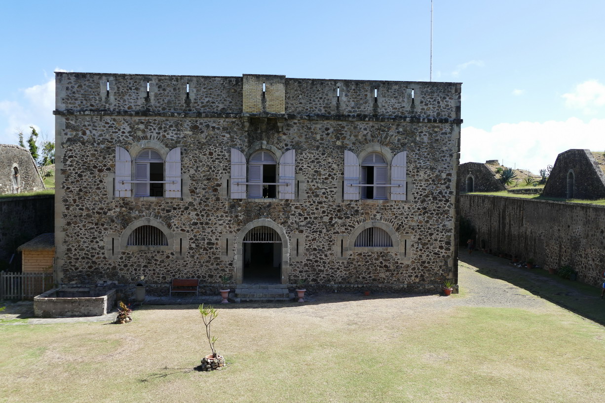 31. L'archipel des Saintes ; le fort Napoléon