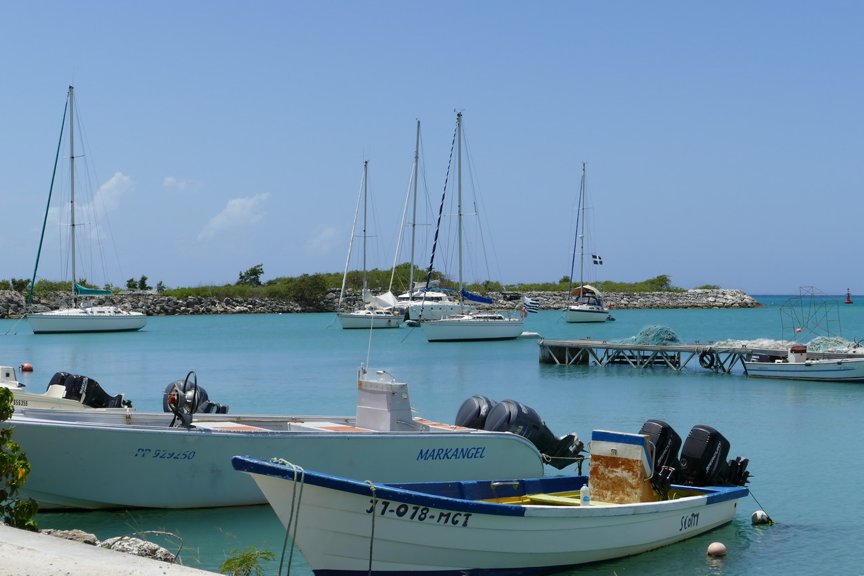 31. Marie-Galante ; Grand-Bourg, le petit port avec très peu de places pour les bateaux de passage