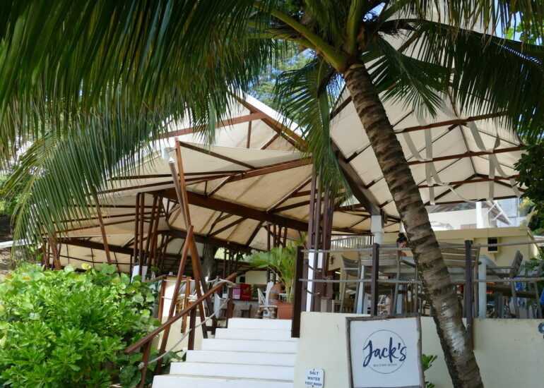 32. Bequia, Admiralty bay, Jack's, le café restaurant de la plage