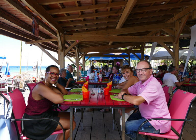 32. Le Carbet ; repas d'adieu avec Betty et Maurice, notre compagnon de croisière durant près de 3 mois