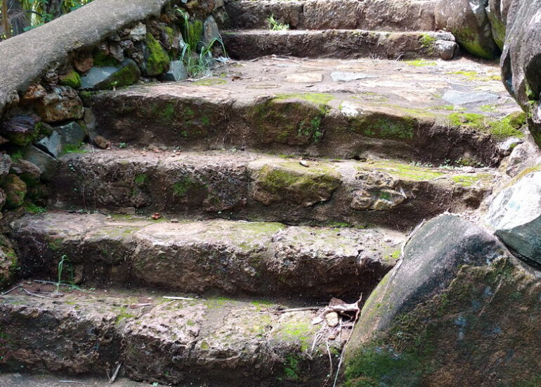 32. Île Royale, un très bel escalier de pierre