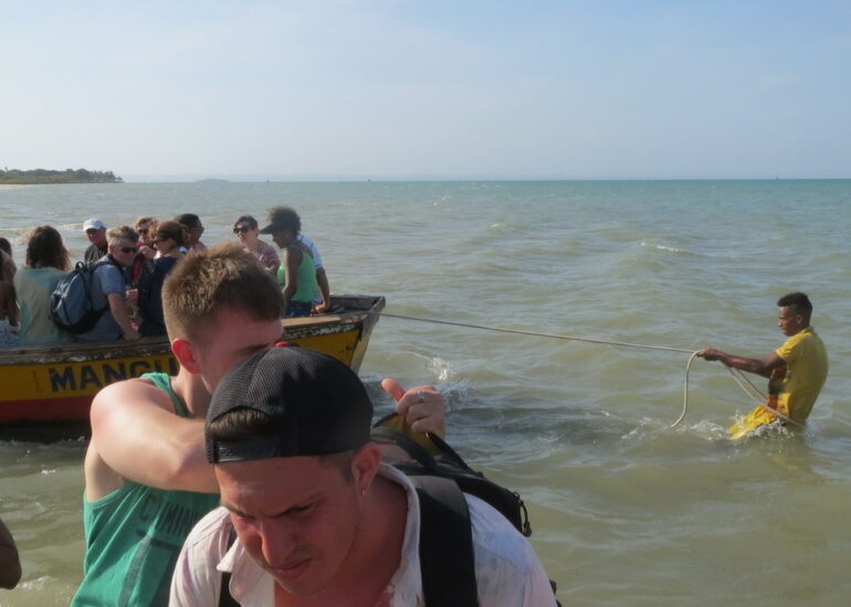 33. Baia de Todos os Santos, île d'Itaparica, nous regagnons le vaisseau amiral mouillé au large