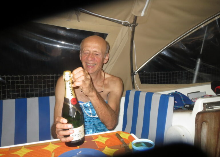 33. Ouvrir une bouteille de Moët et Chandon au milieu de l’océan n’est pas une expérience commune !