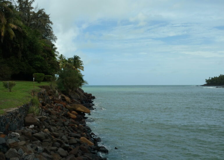 34. La passe entre l'île Royale et l'île St Joseph