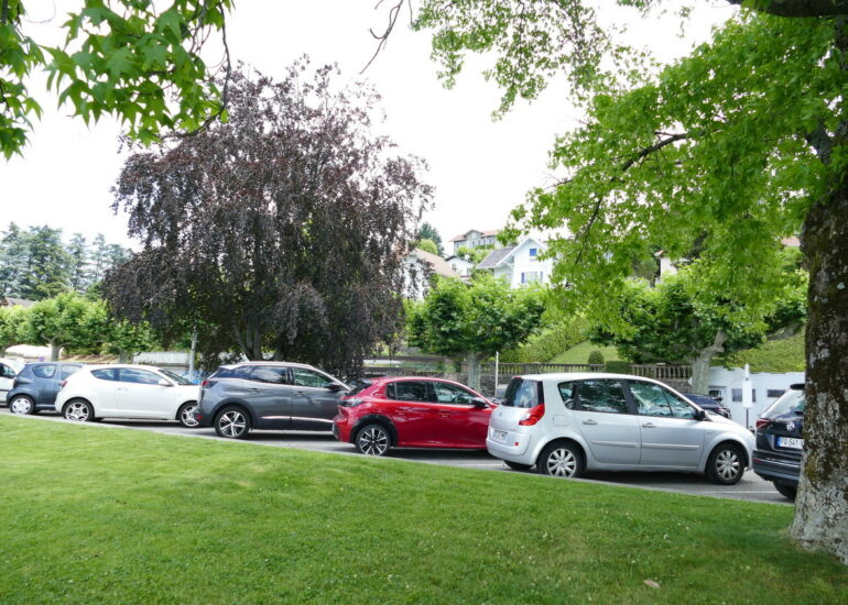 34. Lac Léman - Thonon-les-Bains ...et de nombreuses voitures