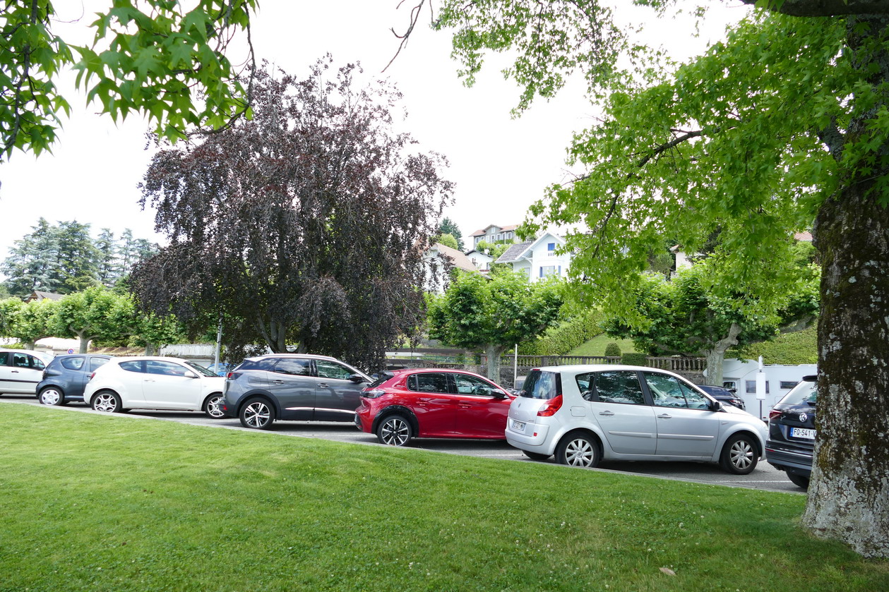 34. Lac Léman - Thonon-les-Bains ...et de nombreuses voitures