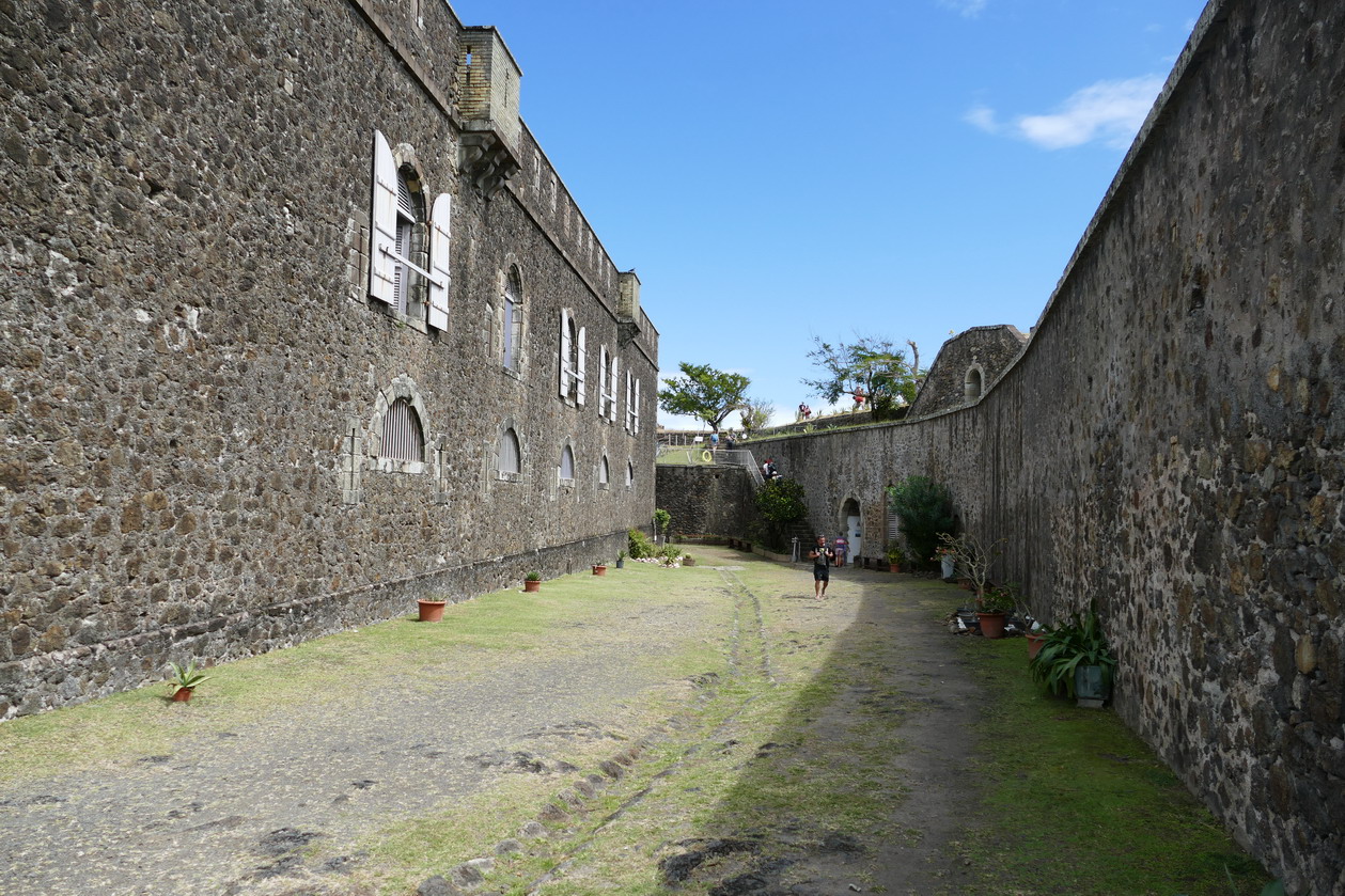 34. L'archipel des Saintes ; le fort Napoléon