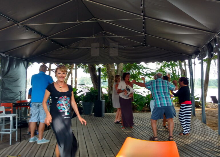 34. Le lunch dominical, quelques pas de danse