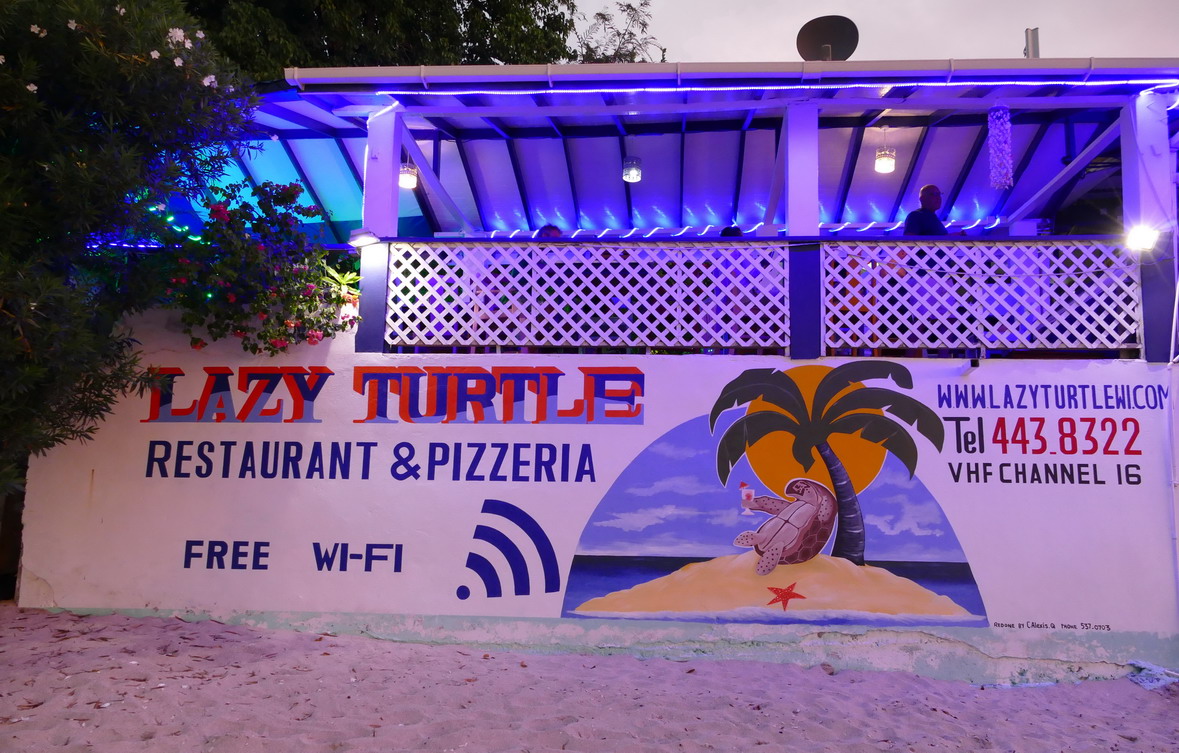 35. Le restaurant Lazy Turtle ("Tortue paresseuse") sur la plage