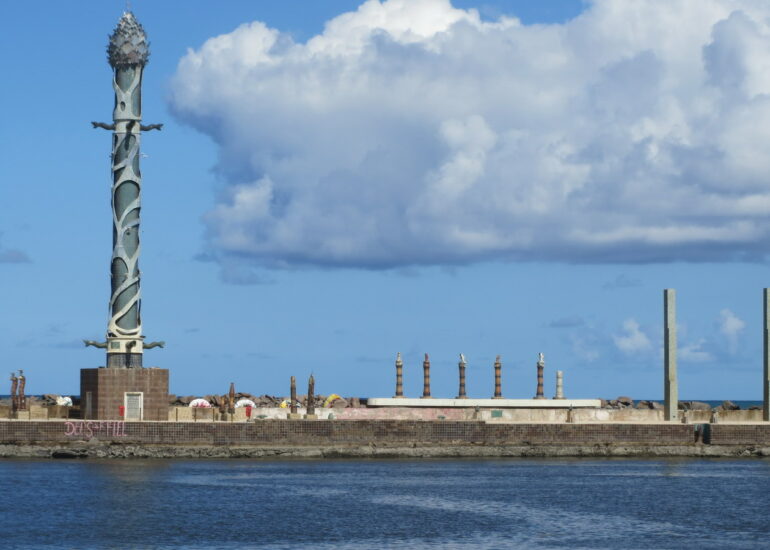 35. Recife, Parc des sculptures Francisco Brennand sur le récif coralien