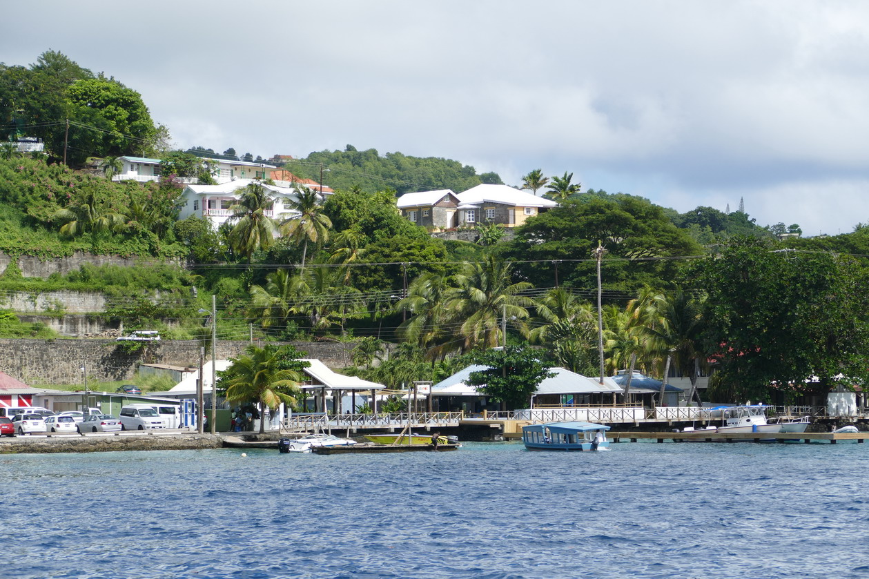 36. St Vincent, Villa beach, avec le petit bac qui assure les traversées vers l'île