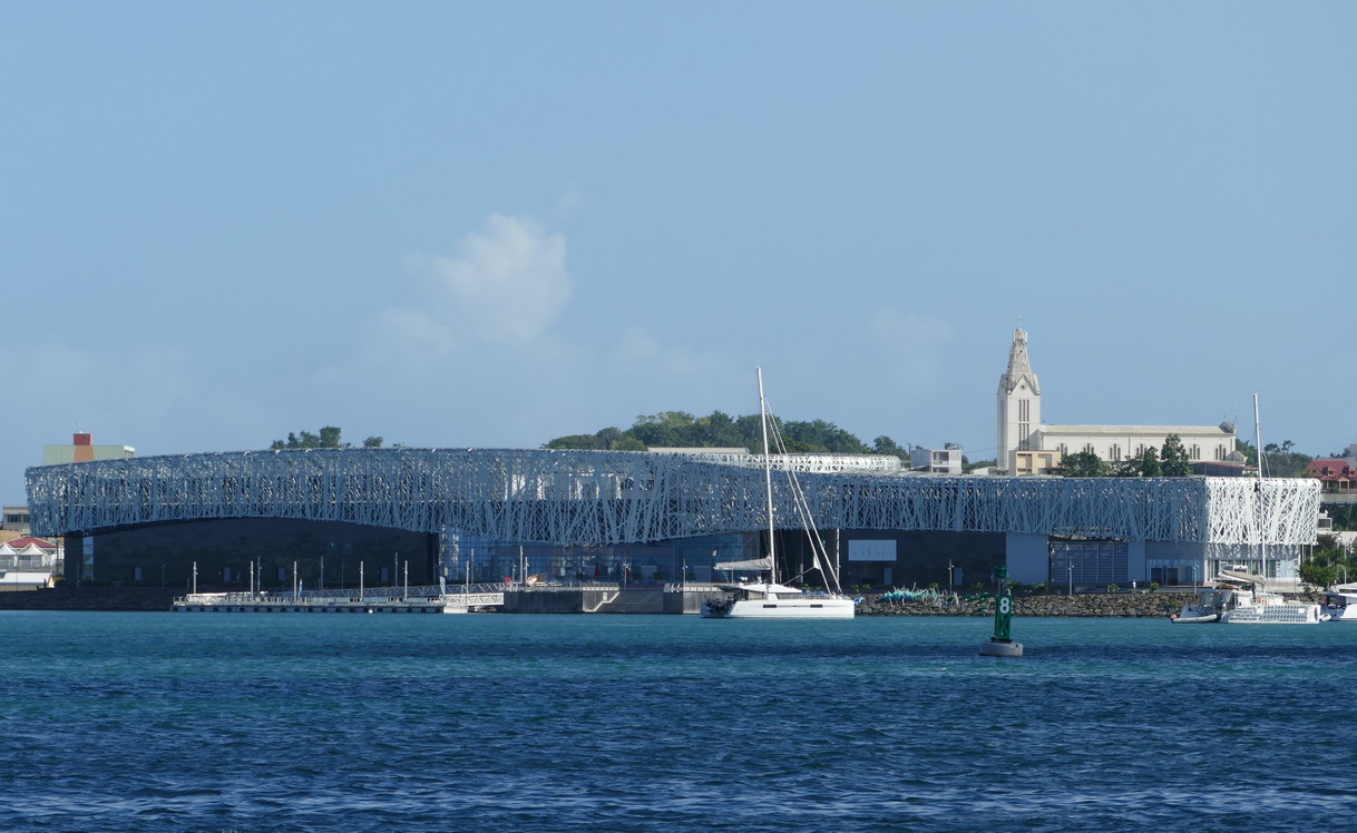 37. Pointe-à-Pitre ; l'église Notre-Dame de Lourdes de Massabielle, où se trouve la grotte aux miracles